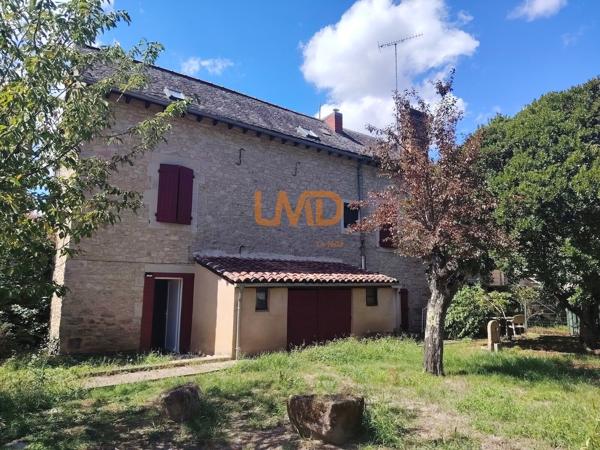 Immeuble de rapport rénové : 3 appartements + caves + garages + jardin