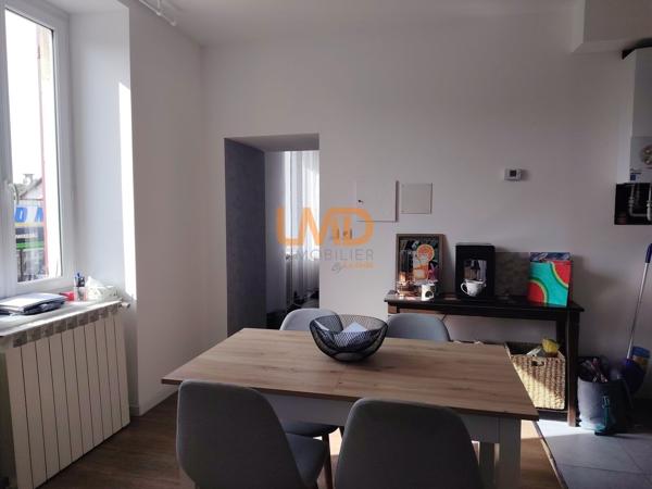 Immeuble de rapport rénové : 3 appartements + caves + garages + jardin