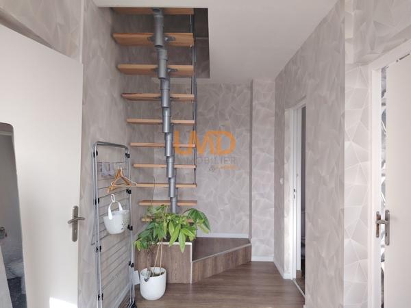 Immeuble de rapport rénové : 3 appartements + caves + garages + jardin