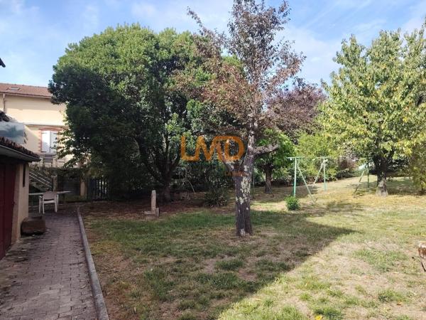 Immeuble de rapport rénové : 3 appartements + caves + garages + jardin