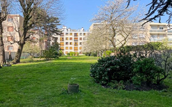 Appartement à vendre    5 pièces • 100 m2 Bondy