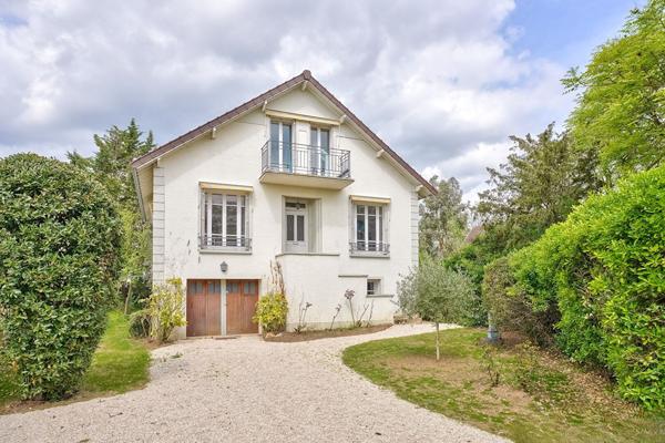 Maison Le Vésinet - 175 m² - 8 pièces Le vesinet Maison Le Vésinet - 175 m² - 8 pièces Le vesinet