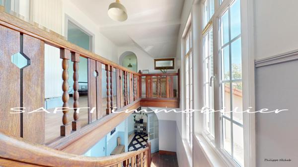 Demeure de 190 m2 habitables de 8 pièces, 5 chambres + cave sur un terrain clos de 1000 m2 sans vis-à-vis.