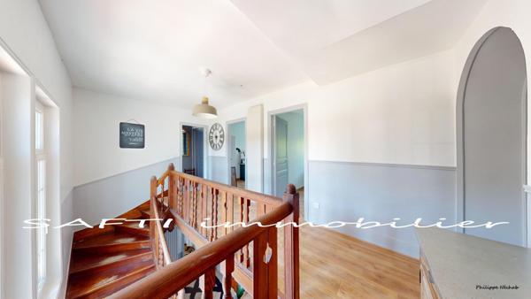 Demeure de 190 m2 habitables de 8 pièces, 5 chambres + cave sur un terrain clos de 1000 m2 sans vis-à-vis.