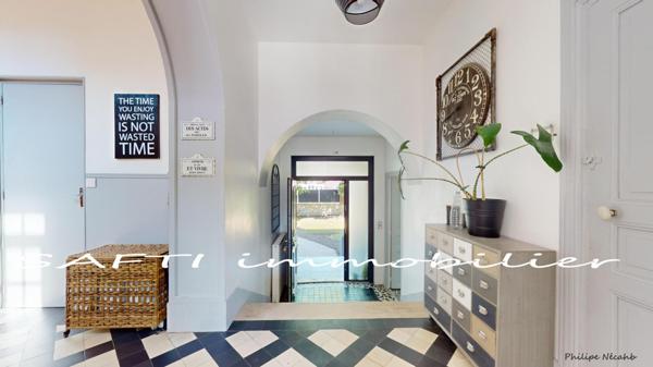 Demeure de 190 m2 habitables de 8 pièces, 5 chambres + cave sur un terrain clos de 1000 m2 sans vis-à-vis.