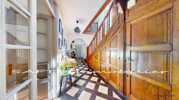 Demeure de 190 m2 habitables de 8 pièces, 5 chambres + cave sur un terrain clos de 1000 m2 sans vis-à-vis.