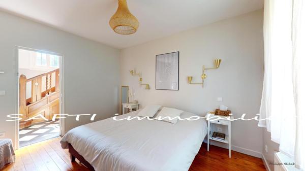 Demeure de 190 m2 habitables de 8 pièces, 5 chambres + cave sur un terrain clos de 1000 m2 sans vis-à-vis.