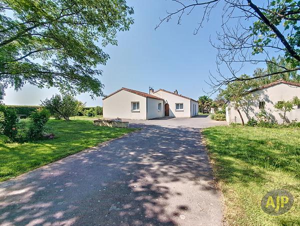 Vente maison Vieillevigne : 230 000 € - AJP Immobilier Vieillevigne