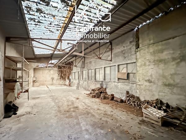 Gonneville-sur-Honfleur, maison de famille 230m2 à rénover sur terrain de 3 700 m², grandes dépendances, à 10 min d’Honfleur et 20 min de Deauville