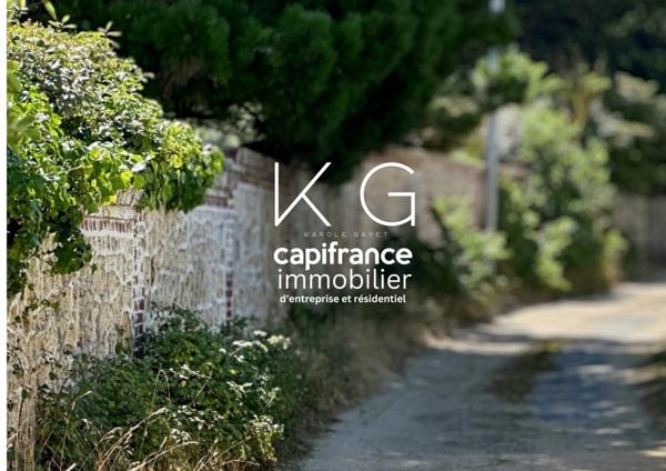 Gonneville-sur-Honfleur, maison de famille 230m2 à rénover sur terrain de 3 700 m², grandes dépendances, à 10 min d’Honfleur et 20 min de Deauville