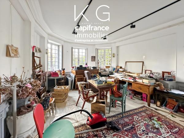 Gonneville-sur-Honfleur, maison de famille 230m2 à rénover sur terrain de 3 700 m², grandes dépendances, à 10 min d’Honfleur et 20 min de Deauville