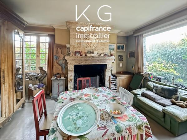 Gonneville-sur-Honfleur, maison de famille 230m2 à rénover sur terrain de 3 700 m², grandes dépendances, à 10 min d’Honfleur et 20 min de Deauville