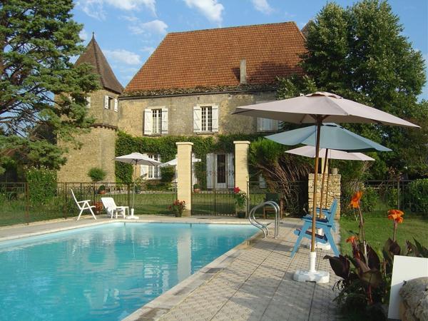Ravissant manoir des 15e et 18e siècles dans la campagne Sarladaise (Dordogne)