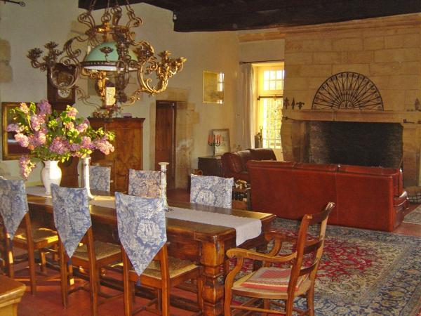 Ravissant manoir des 15e et 18e siècles dans la campagne Sarladaise (Dordogne)