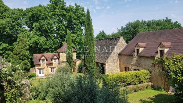 Ravissant manoir des 15e et 18e siècles dans la campagne Sarladaise (Dordogne)
