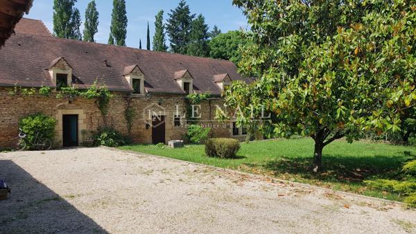 Ravissant manoir des 15e et 18e siècles dans la campagne Sarladaise (Dordogne)
