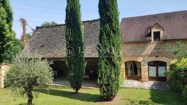 Ravissant manoir des 15e et 18e siècles dans la campagne Sarladaise (Dordogne)