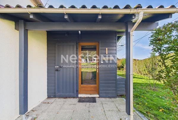 A vendre à 25 minutes d'Aurillac, à proximité du Lac de Saint Etienne Cantalès, sur terrain de 2000 m², maison de type 3 d'une surface de 70 m²