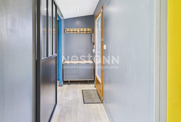 A vendre à 25 minutes d'Aurillac, à proximité du Lac de Saint Etienne Cantalès, sur terrain de 2000 m², maison de type 3 d'une surface de 70 m²