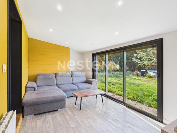 A vendre à 25 minutes d'Aurillac, à proximité du Lac de Saint Etienne Cantalès, sur terrain de 2000 m², maison de type 3 d'une surface de 70 m²