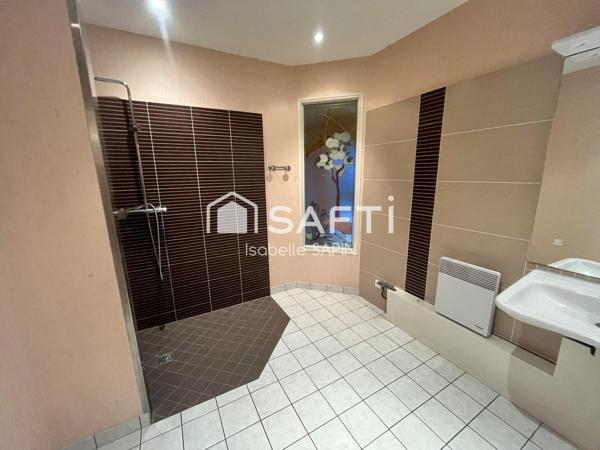 Pavillon 3 chambres en plein centre de Neuville de Poitou, accessibilité PMR