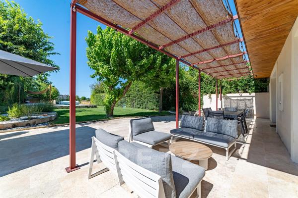 Ancienne grange rénovée avec piscine et son terrain en plein coeur de campagne Nîmoise