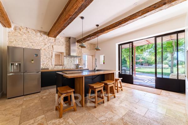 Ancienne grange rénovée avec piscine et son terrain en plein coeur de campagne Nîmoise