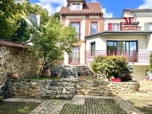 Viroflay (78220) Viroflay Rive Droite, Maison de caractère avec jardin, 2 terrasses, 4 chambres, 153 m2, 2 parkings privés