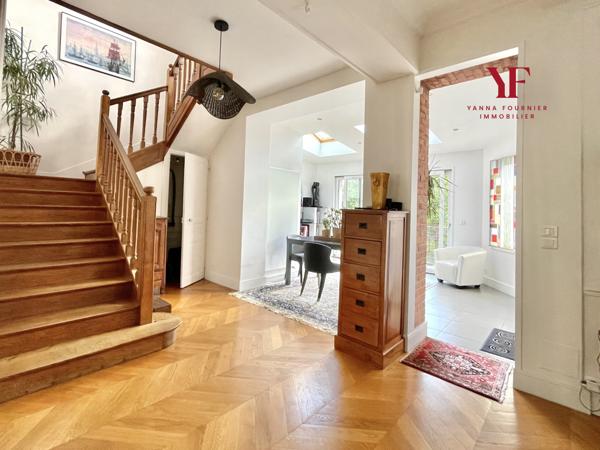 Viroflay (78220) Viroflay Rive Droite, Maison de caractère avec jardin, 2 terrasses, 4 chambres, 153 m2, 2 parkings privés