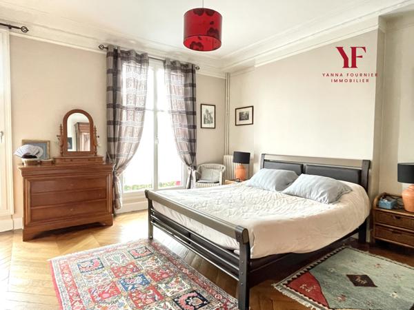 Viroflay (78220) Viroflay Rive Droite, Maison de caractère avec jardin, 2 terrasses, 4 chambres, 153 m2, 2 parkings privés