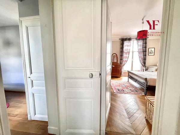 Viroflay (78220) Viroflay Rive Droite, Maison de caractère avec jardin, 2 terrasses, 4 chambres, 153 m2, 2 parkings privés