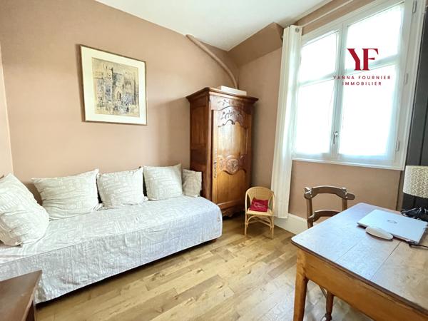 Viroflay (78220) Viroflay Rive Droite, Maison de caractère avec jardin, 2 terrasses, 4 chambres, 153 m2, 2 parkings privés