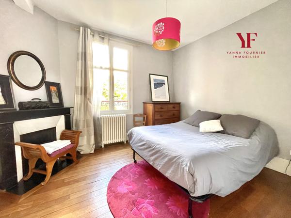 Viroflay (78220) Viroflay Rive Droite, Maison de caractère avec jardin, 2 terrasses, 4 chambres, 153 m2, 2 parkings privés