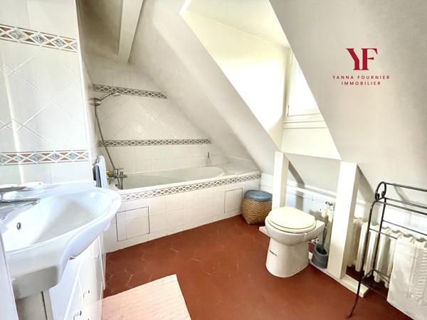 Viroflay (78220) Viroflay Rive Droite, Maison de caractère avec jardin, 2 terrasses, 4 chambres, 153 m2, 2 parkings privés