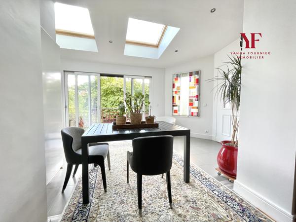 Viroflay (78220) Viroflay Rive Droite, Maison de caractère avec jardin, 2 terrasses, 4 chambres, 153 m2, 2 parkings privés