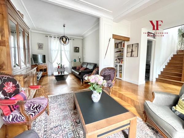 Viroflay (78220) Viroflay Rive Droite, Maison de caractère avec jardin, 2 terrasses, 4 chambres, 153 m2, 2 parkings privés