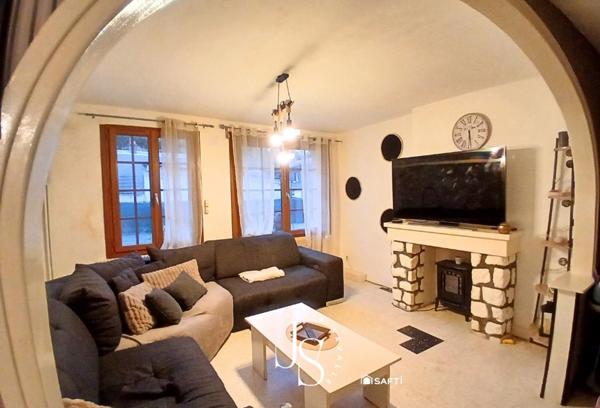 Idéal investisseur : maison 3 chambres, extérieur sans vis à vis, louée et parfaitement placée au centre de Bolbec