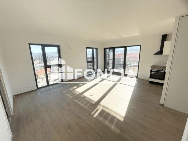 Location Appartement 3 pièces 68.9 m² - 9 RUE SERGENT RENE-MARIE RIVIERE Saint Etinne 42000