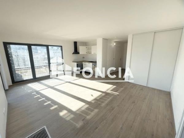 Location Appartement 3 pièces 68.9 m² - 9 RUE SERGENT RENE-MARIE RIVIERE Saint Etinne 42000