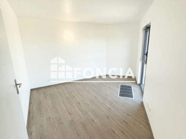 Location Appartement 3 pièces 68.9 m² - 9 RUE SERGENT RENE-MARIE RIVIERE Saint Etinne 42000