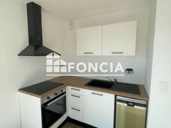 Location Appartement 3 pièces 68.9 m² - 9 RUE SERGENT RENE-MARIE RIVIERE Saint Etinne 42000