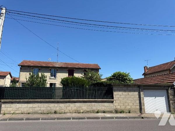Maison à vendre à Sainte-Savine (10300) - Aube (10)

Immeuble de rapport composé de deux loge...