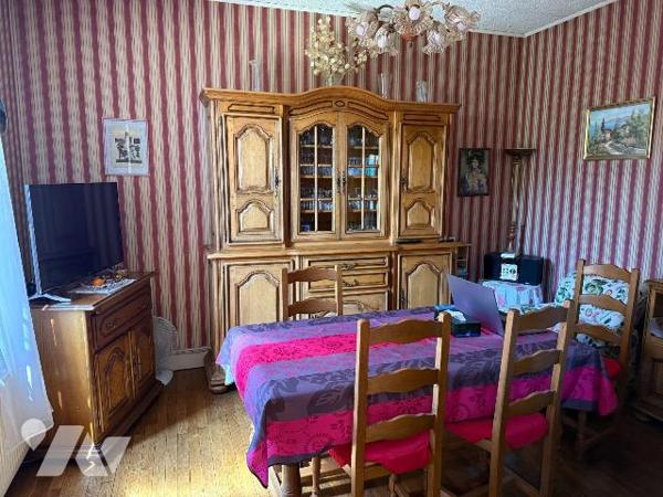 Maison à vendre à Sainte-Savine (10300) - Aube (10)

Immeuble de rapport composé de deux loge...