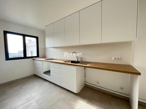 Location Appartement 5 pièces 121.09 m² - Paris 75020