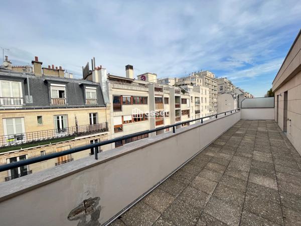 Location Appartement 5 pièces 121.09 m² - Paris 75020