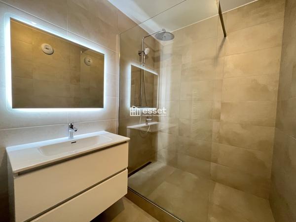 Location Appartement 5 pièces 121.09 m² - Paris 75020