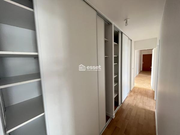 Location Appartement 5 pièces 121.09 m² - Paris 75020