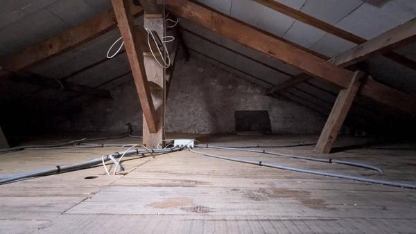 Maison à rafraîchir/rénover avec deux T2 attenants à rénover.