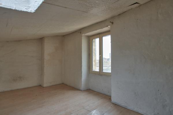 T3-T4 avec terrasse à rénover – Bordeaux Saint-Michel  - Immeuble Pierre