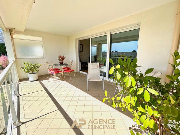 Appartement 64 m² La Rochelle -Terrasse 22 m² - Ascenseur - Parking - DPE B €399 000 ** - Référence MR712ED